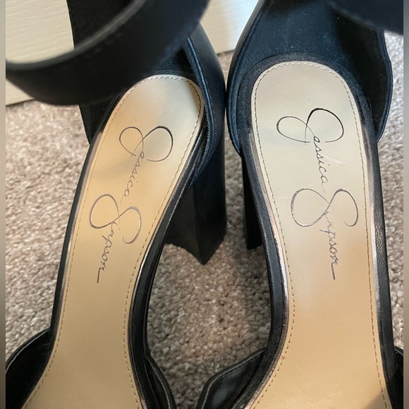 Jessica Simpson Heels, size 8 - Picture 3 of 7